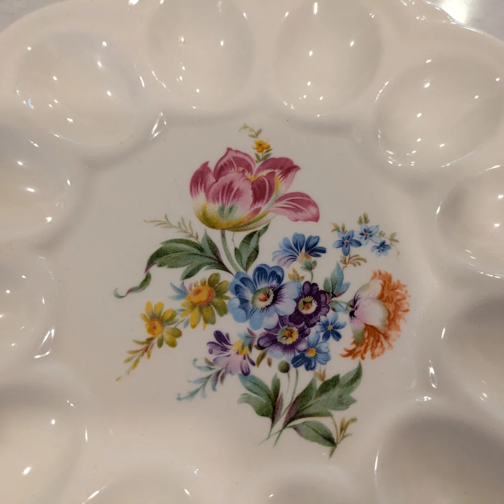 E & T Biny Floral Design Egg Plate 9